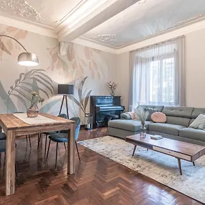 5 Min Historic Center Luxury White Lotus Mansion Apartment